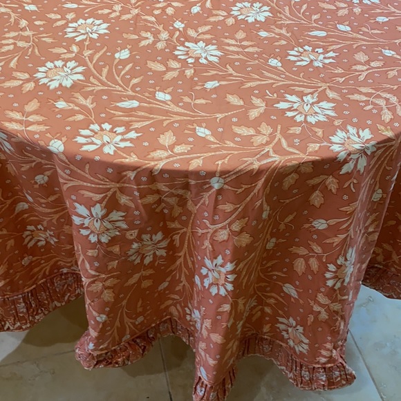 Round Table Cloth - Picture 4 of 10